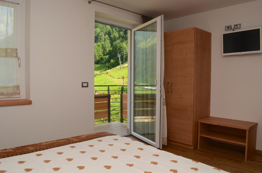 Baita Scaia Bed and Breakfast Cogolo Exteriör bild