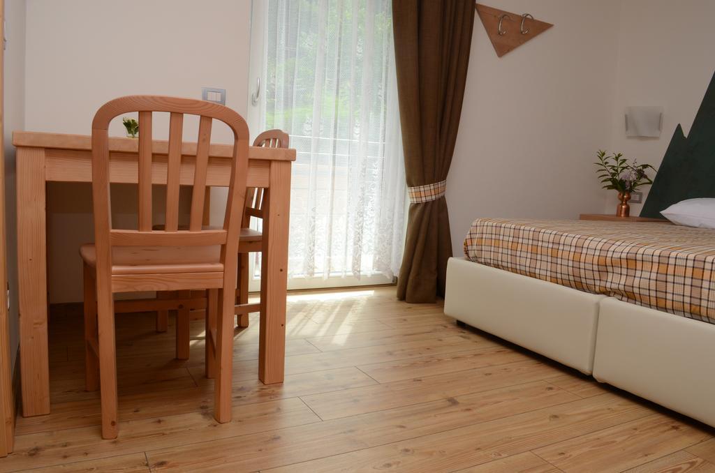 Baita Scaia Bed and Breakfast Cogolo Exteriör bild