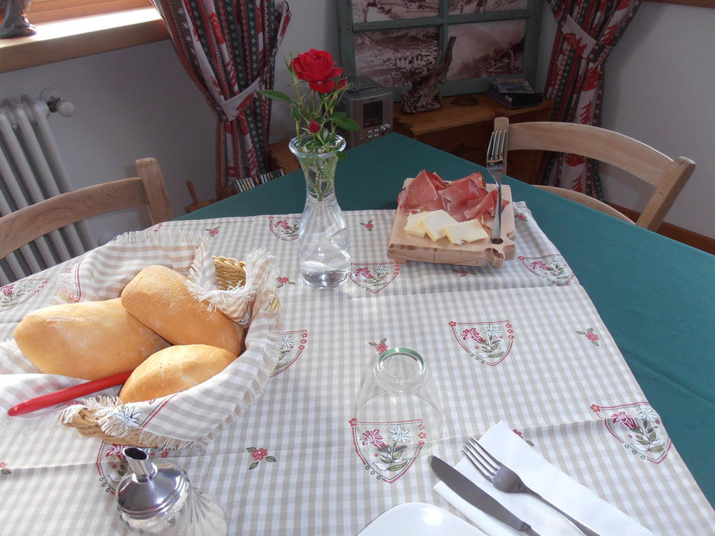 Baita Scaia Bed and Breakfast Cogolo Exteriör bild