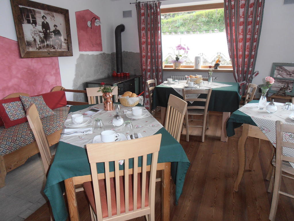 Baita Scaia Bed and Breakfast Cogolo Exteriör bild