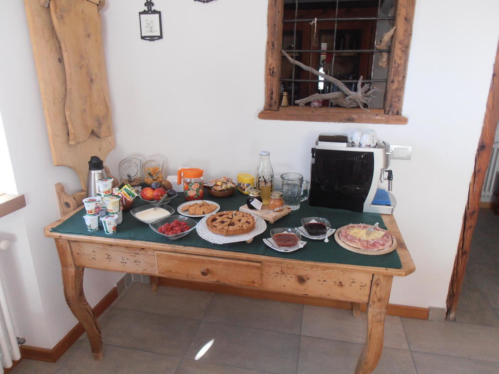 Baita Scaia Bed and Breakfast Cogolo Exteriör bild