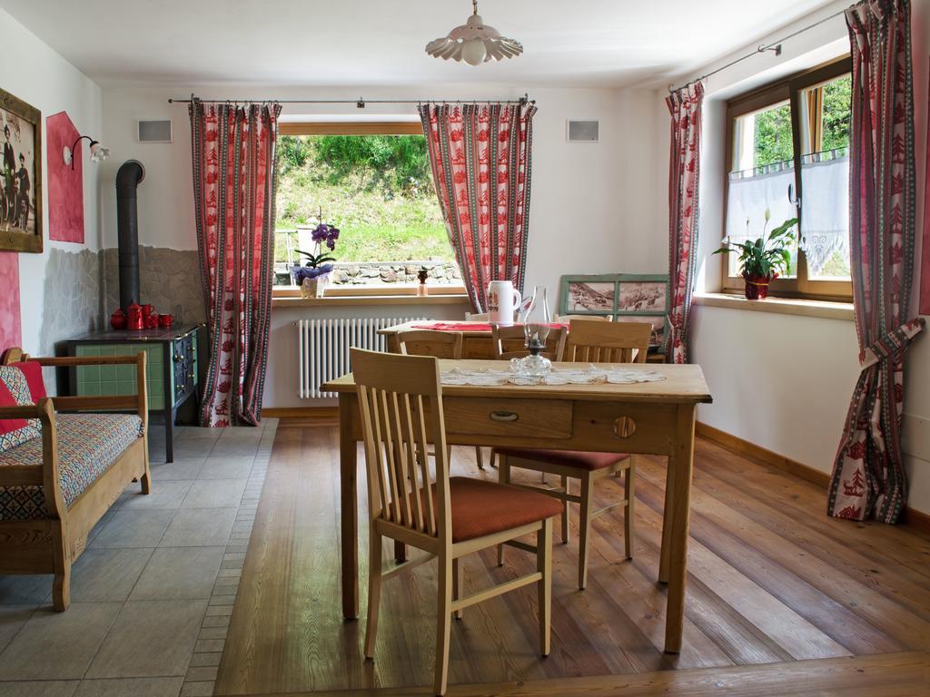 Baita Scaia Bed and Breakfast Cogolo Exteriör bild